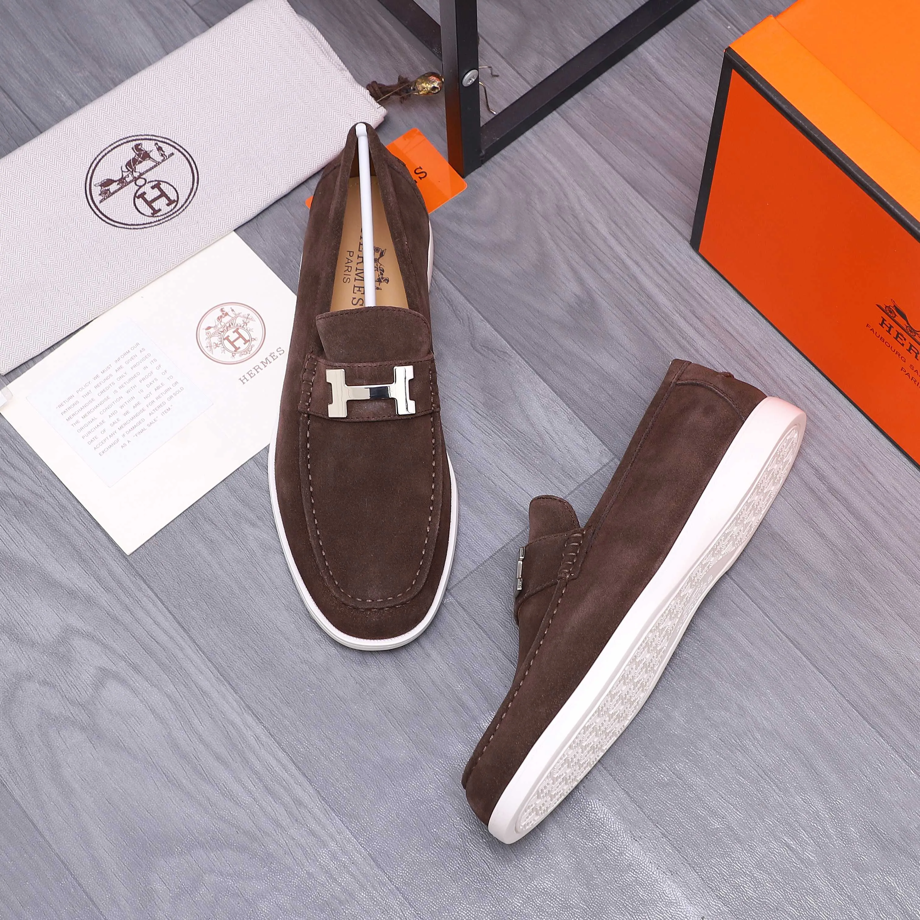 Men's shoes 💰p560 Product trademark: HERMES "Hermès" casual slip-on men's shoes. Regular size: 38-46 (45.46 is custom-made and non-refundable) Product materials: Selected frosted cowhide upper, cowhide lining, original foam rubber ultra-light sole